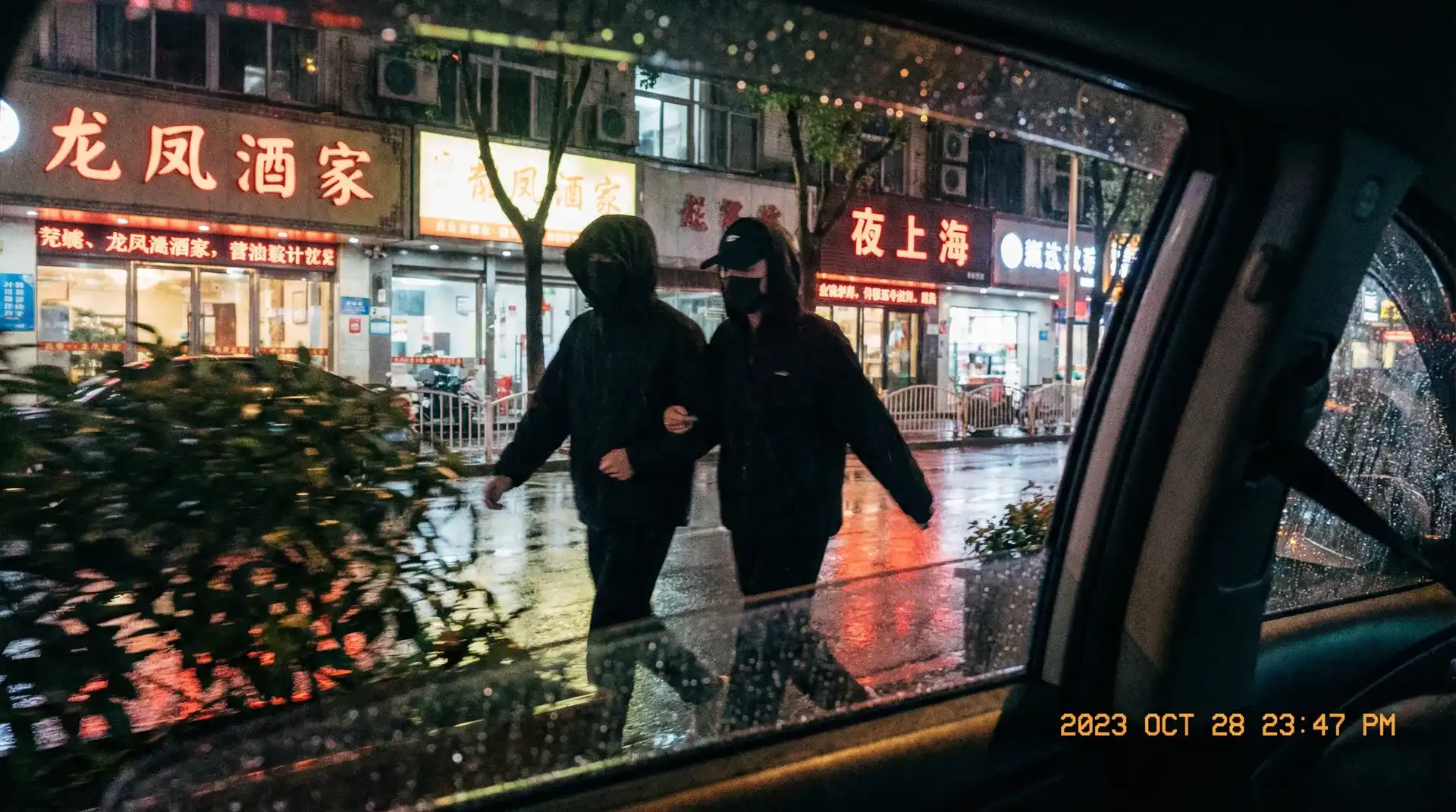 七星娱乐 - 顶流明星深夜密会现场抓拍照片